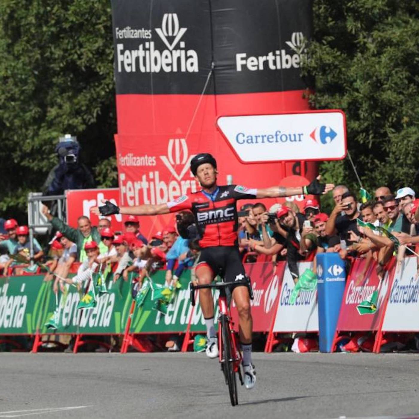 Etappe 11: De Marchi wint in Luintra