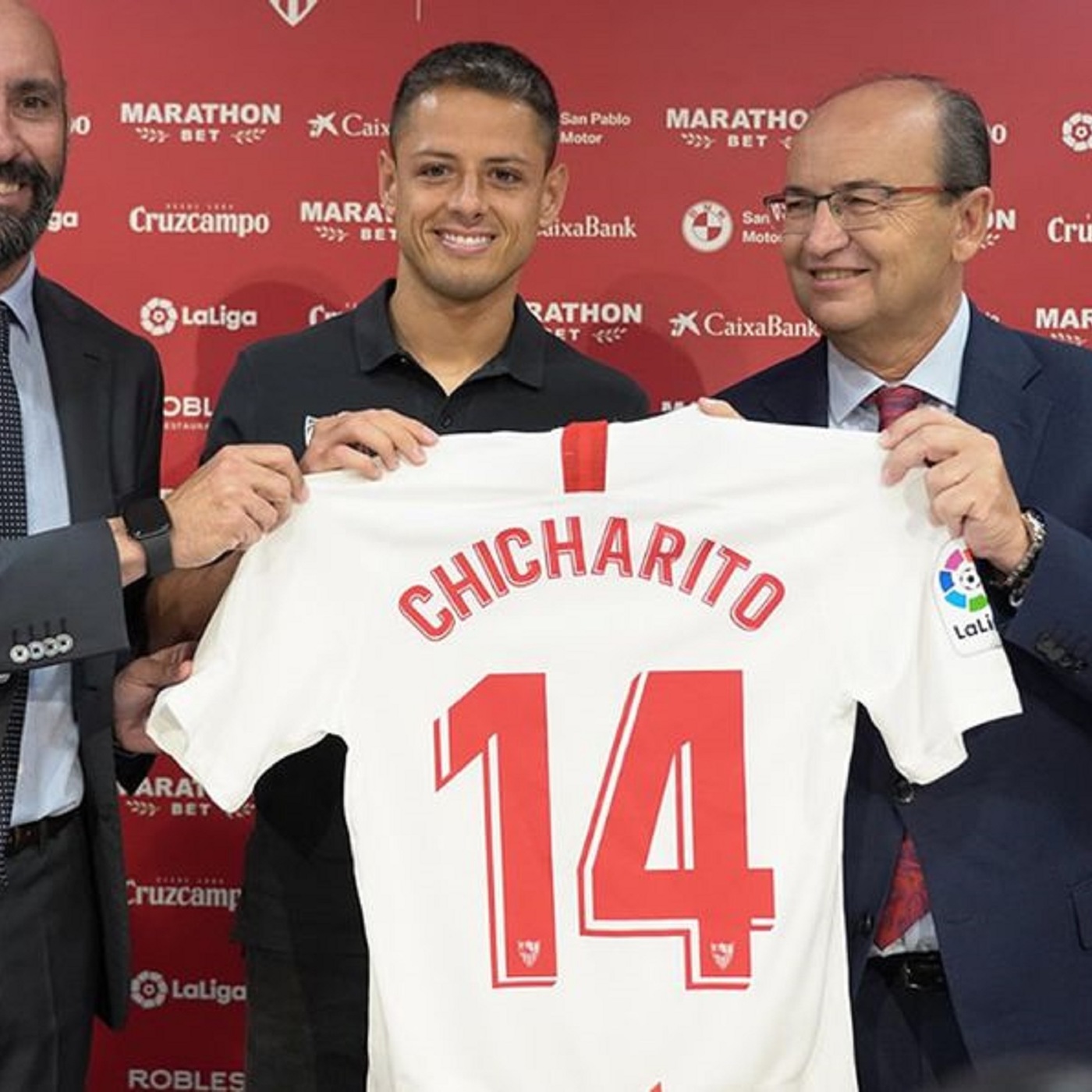 Chicharito marca su primer gol con el Sevilla... ¡de espectacular tiro libre!