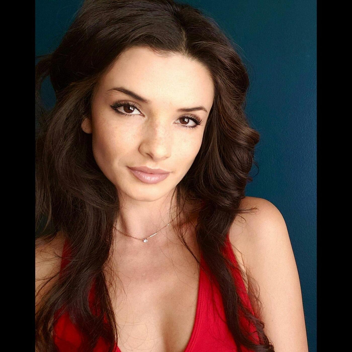 BONUS - Interview with Alice Greczyn, Actress and Author of "Wayward"