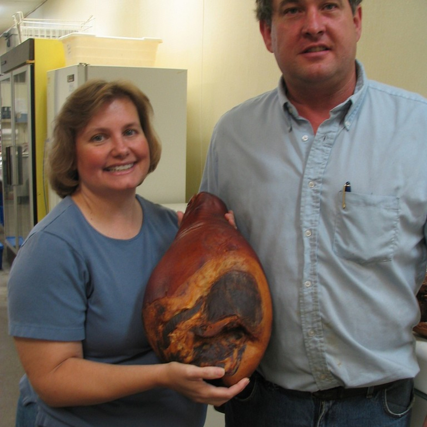 Episode 302: Ronny and Beth Drennan – Broadbent Country Hams