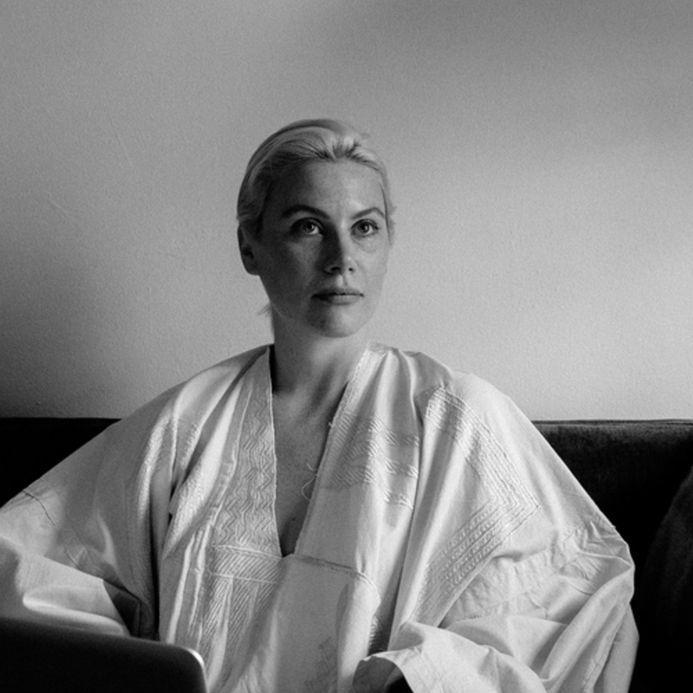 Episode 74: Is This Home? with Julia Bainbridge (New Beginnings #3)