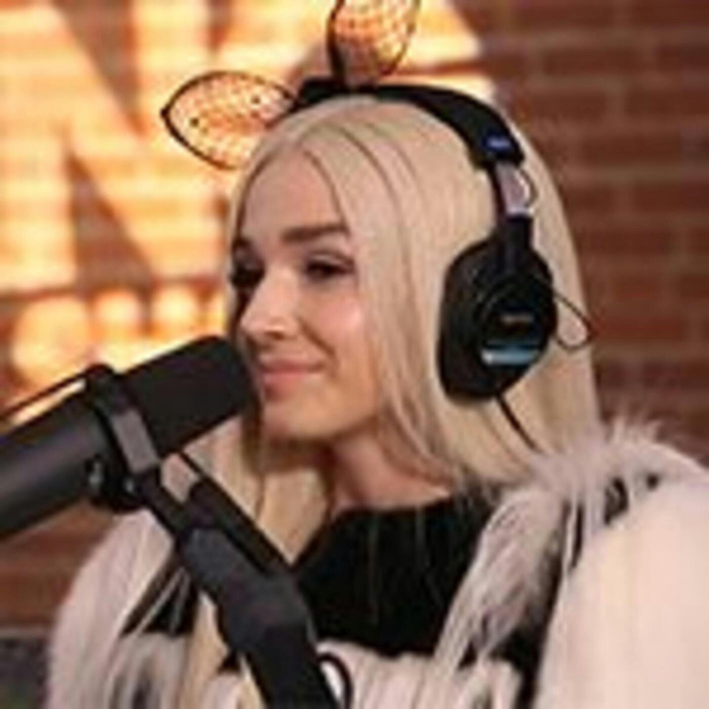 Poppy Talks Am I A Girl?, Grimes & Belly Buttons