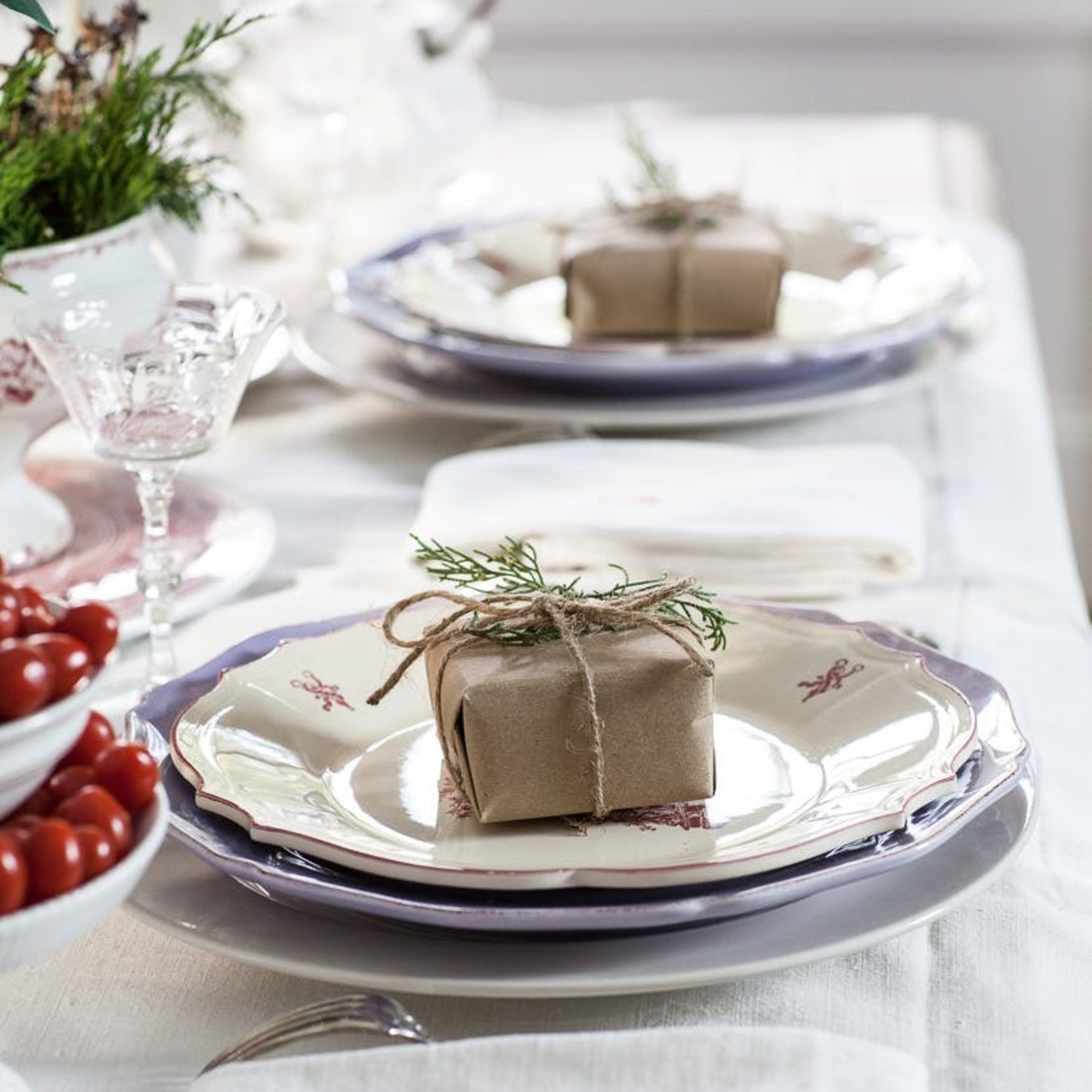Simply Elegant Holiday Wrapping Ideas